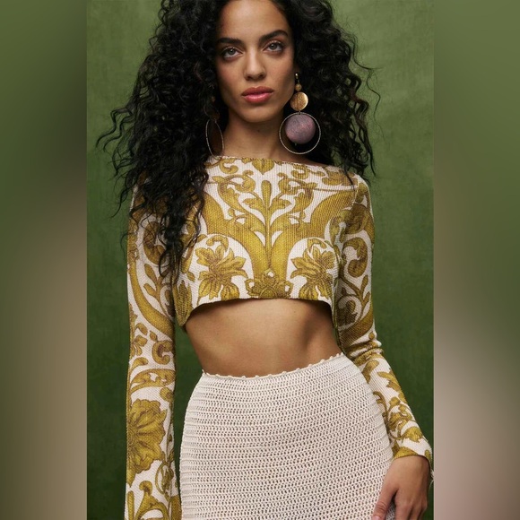 ✨ Savannah Morrow Sicilian Top ✨ - Picture 1 of 9